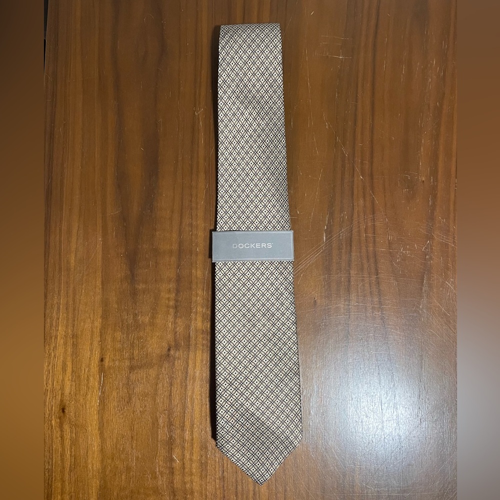 Dockers Gold and Black 100% Silk Neck Tie - Picture 1 of 4